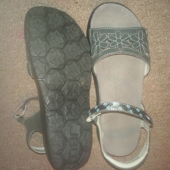 Jambu Sandals - Picture 3 of 3